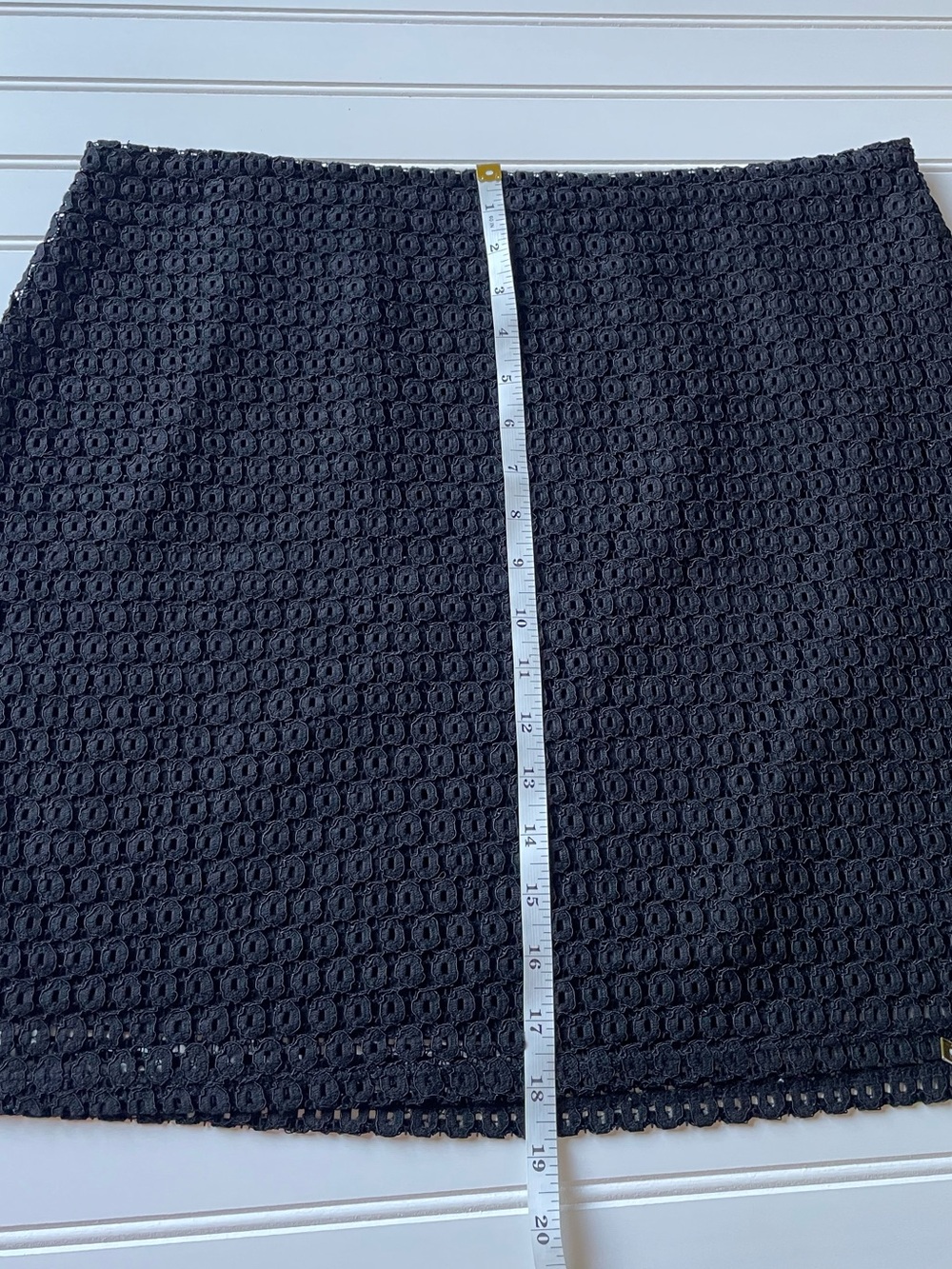 Express Black Crochet Overlay Eyelet Lace Textured Mini Skirt Side Zip Sz 14 GUC - Picture 5 of 12